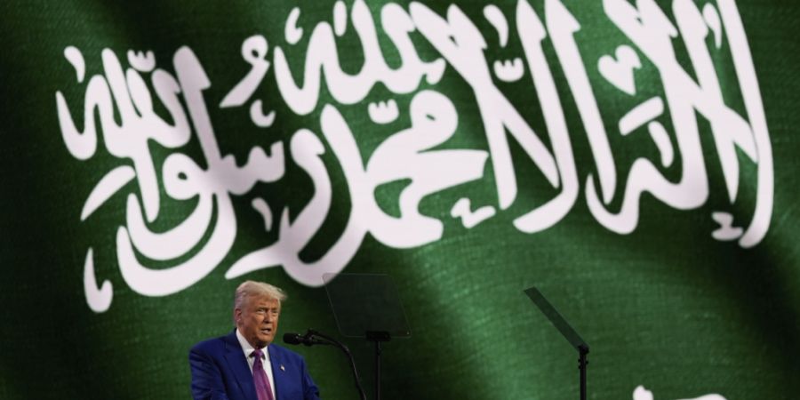 ARCHIV - US-Präsident Donald Trump spricht auf dem Saudi-U.S. Investment Forum im King Abdulaziz International Conference Center. Foto: Alex Brandon/AP/dpa