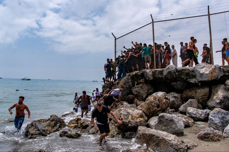 Ende Juli kam es zu einem enormen Ansturm von Migranten auf Ceuta.