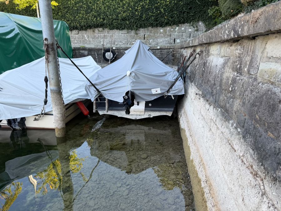 Wasserforscher Klaus Lanz spricht von «riesigen Wassermengen, die jetzt fehlen». Hier im Bild der Hafen in Erlenbach ZH am 30.09.26