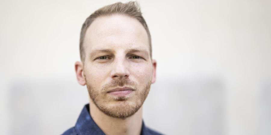 Romain Buffat, Schriftsteller und Absolvent des Schreiben-Bachelors, unterrichtet inzwischen selber am Schweizerischen Literaturinstitut. (Archivbild)