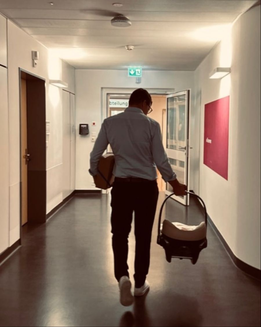 «Die gemeinsame Zeit als Familie ist für mich enorm wertvoll», sagt der frischgebackene Vater Mike Egger.