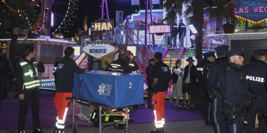 Der Wochenbeginn auf dem Oktoberfest wird von einem schweren Unfall überschattet. Ein Mitarbeiter muss reanimiert werden.