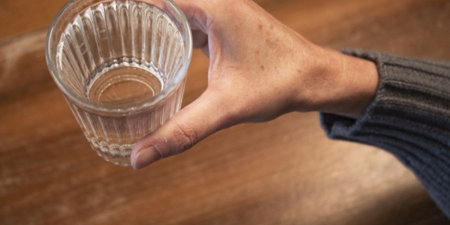In den Ortsteilen Scheid und Feldis in der Bündner Gemeinde Domleschg wird das Trinkwasser knapp. (Symbolbild)
