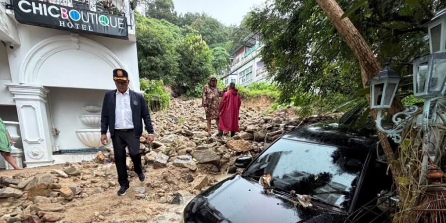 HANDOUT - Schäden nach einer Schlammlawine auf Phuket. Foto: Uncredited/Phuket province's Public via AP Relations Department/dpa - ACHTUNG: Nur zur redaktionellen Verwendung und nur mi...