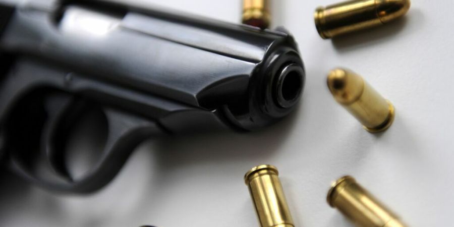 Ein Solothurner James-Bond-Fan darf keinen Schalldämpfer für seine Walther PPK Pistole kaufen. Das Verwaltungsgericht bestätigte die Ablehnung einer Ausnahmebewilligung dafür. (Symb...