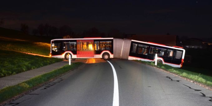 Verkehrsunfall mit Bus. Verkehrsunfall mit Bus