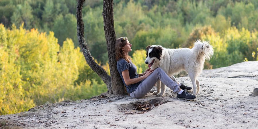 Frau mit Hund, Natur