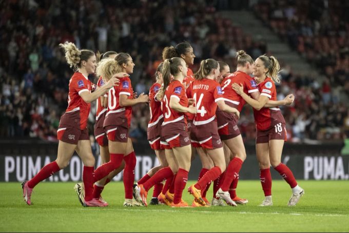 Die Spielerinnen der Frauen-Nati jubeln. (Archivbild) Frauen-Nati