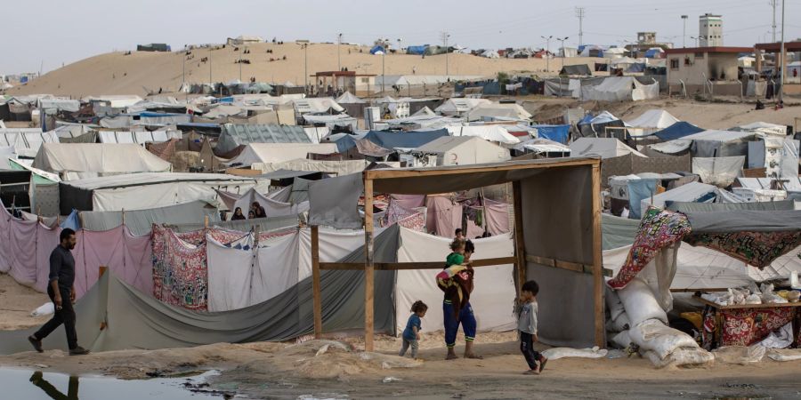 Binnenvertriebene Palästinenser in Rafah, südlicher Gazastreifen