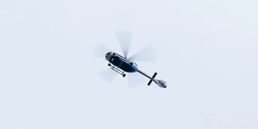 Bei der Suche nach dem Zweijährigen kam auch ein Hubschrauber zum Einsatz. (Symbolfoto)