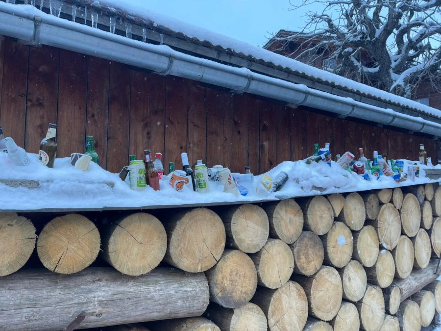 Dieser Restposten zeigt: Auch alkoholischen Getränke hats am Samstag nicht gemangelt.