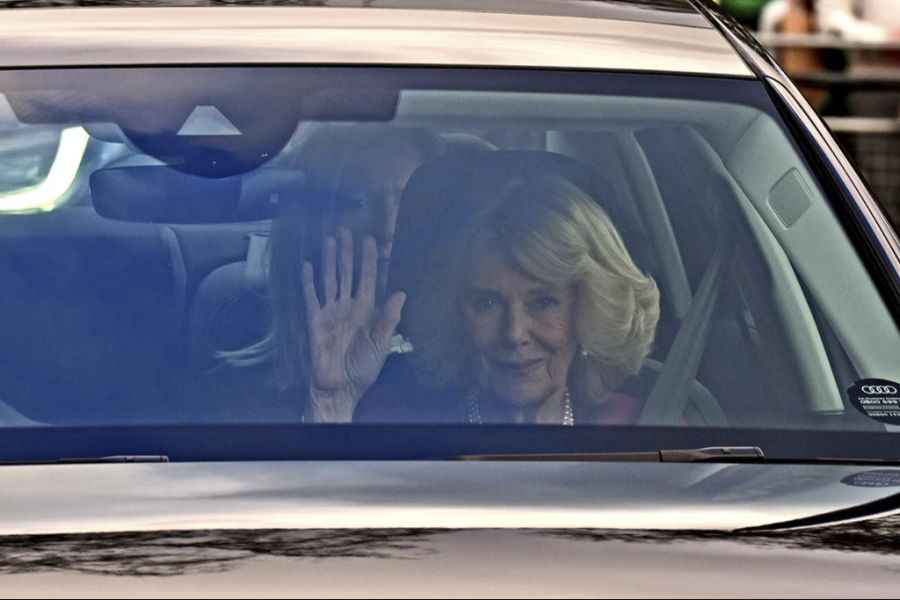 Queen Camilla auf dem Weg zum Familienessen.