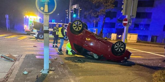 Zeugenaufruf - Schwerer Unfall in Zürich fordert drei Verletzte