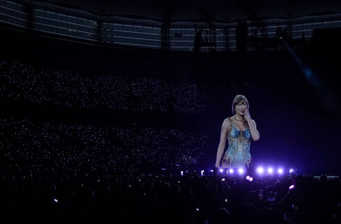 Jeder soll belohnt werden aus der Crew. Taylor Swift
