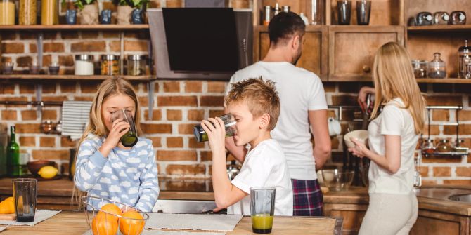 Familie in der Küche