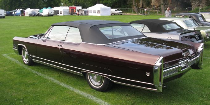 Cadillac Fleetwood Eldorado (1966): Unter der Haube des Fleetwood Eldorado arbeitete ein 7,0-Liter-V8-Motor, der für seine Leistung und Laufruhe bekannt war. Cadillac Fleetwood Eldorado (1966)