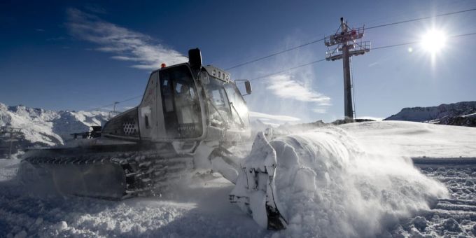 Auf 3000 Metern! - Bündner Skigebiet muss Schnee auf Berg schieben