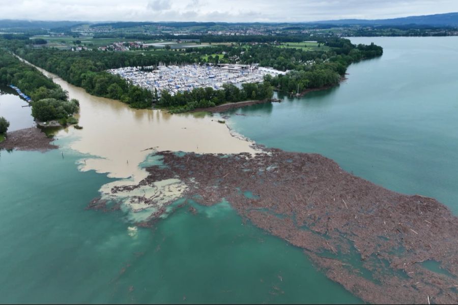 Grund dafür ist das Geröll, das in den See geschwemmt wird.