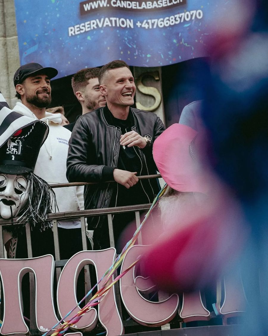 Beim FC Basel lässt man sich die Basler Fasnacht nicht entgehen.