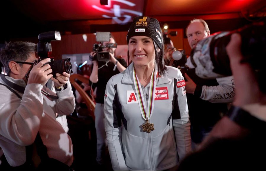 Die Österreicherin Stephanie Venier triumphiert im Super-G.