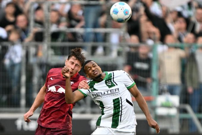 Borussia Mönchengladbach schlägt RB Leipzig in der Bundesliga. Borussia Mönchengladbach RB Leipzig