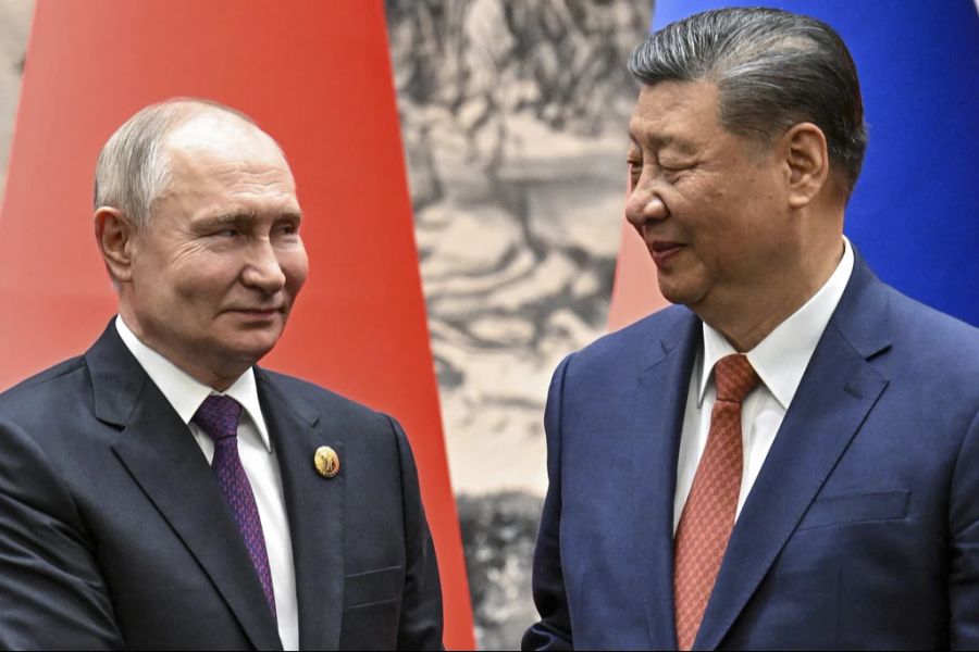 Mit dem chinesischen Präsidenten Xi Jinping pflegt Putin eine enge diplomatische Beziehung.