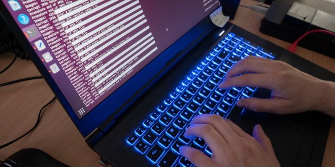 Aargau - Senior von Online-Betrügern gleich doppelt abgezockt!