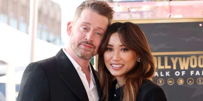 Macaulay Culkin und seine Partnerin sorgen für lustige Urlaubs-Schnappschüsse. Macaulay Culkin