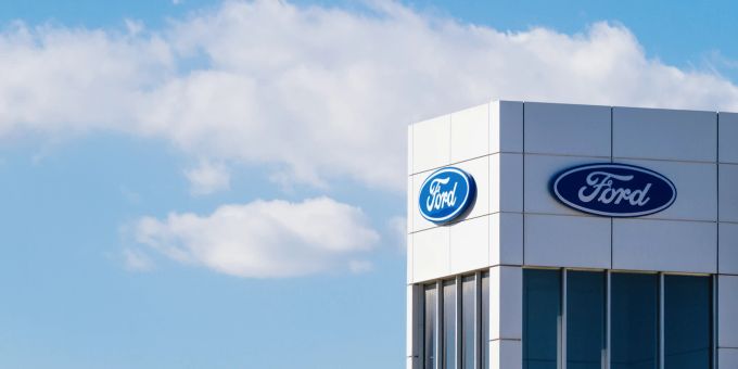 Wie kann sich Ford aus der Krise retten? Ford, Symbol, Firma, Logo, Autohersteller