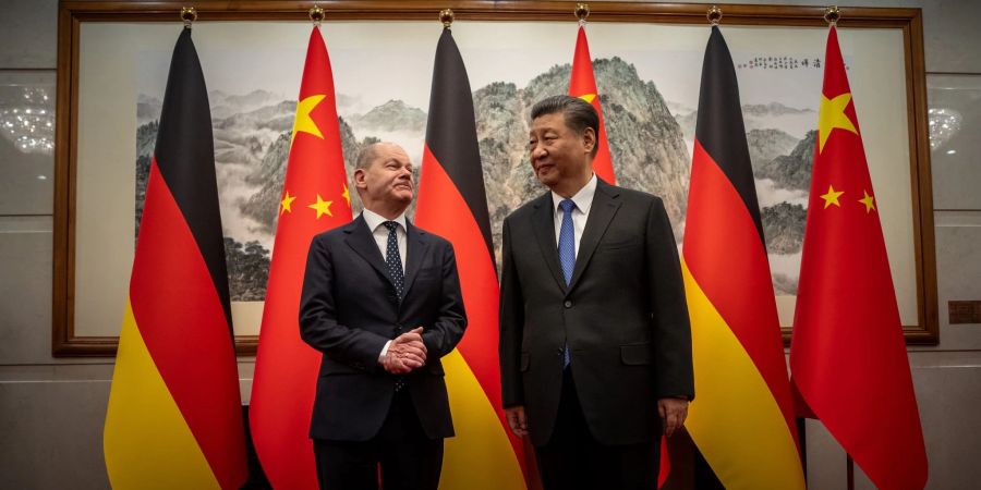 Bundeskanzler Olaf Scholz (l) ist mit Chinas Staatspräsident Xi Jinping zusammengekommen.