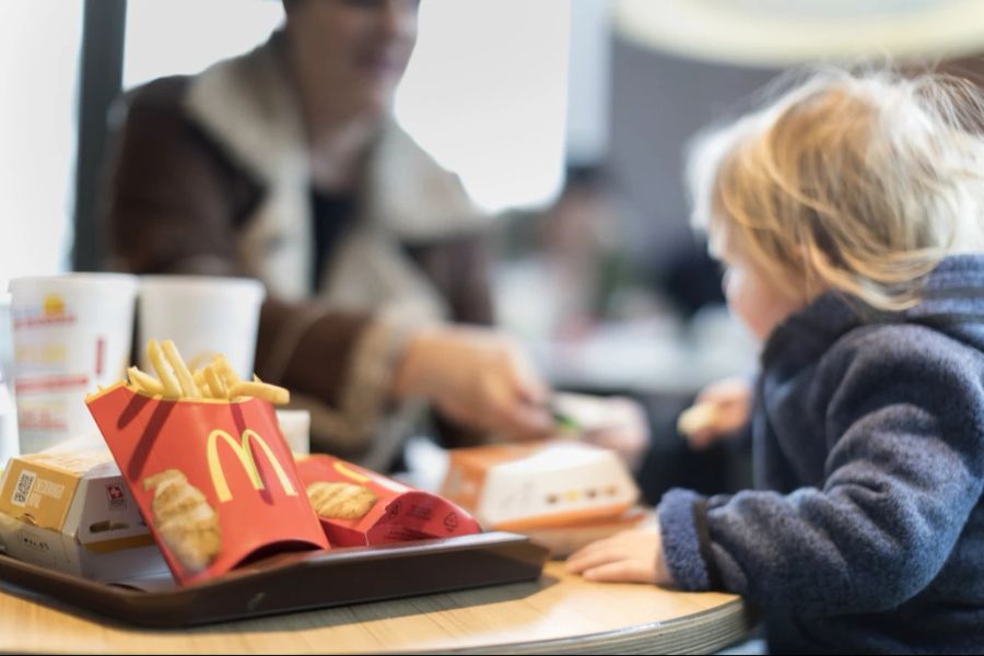 Gerade in Restaurants sollte auf die anderen Gäste Rücksicht genommen werden. (Symbolbild)