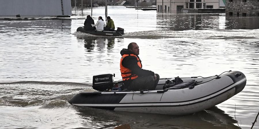 In Russland bleibt die Lage durch Frühjahrshochwasser an den Südausläufern des Uralgebirges und anderen Regionen angespannt.