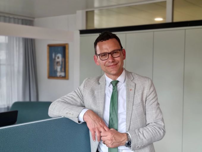 Thomi Jourdan in seinem Büro in Liestal. (Archivbild) basel onlinereports