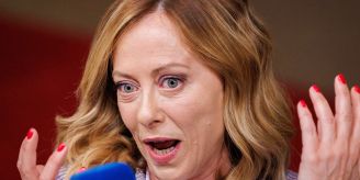 Sieg-Heil-Rufe - Meloni mahnt Partei nach Rassismus-Enthüllungen