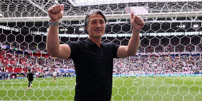 Murat Yakin und die Schweizer Nati klettern im FIFA-Ranking. Murat Yakin Schweizer Nati