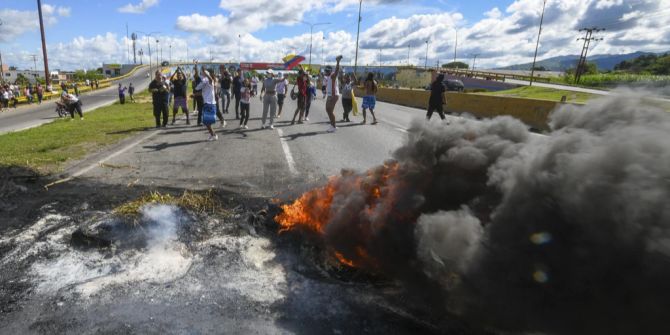 Venezuela Proteste Demonstranten Feuer