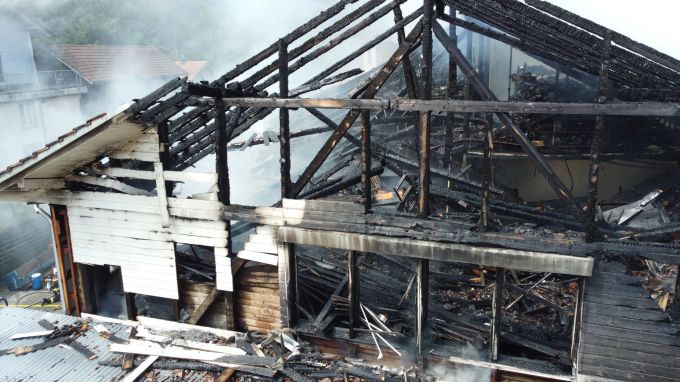 Die Feuerwehr konnte den Brand eingrenzen. Brand Mühlenhorn