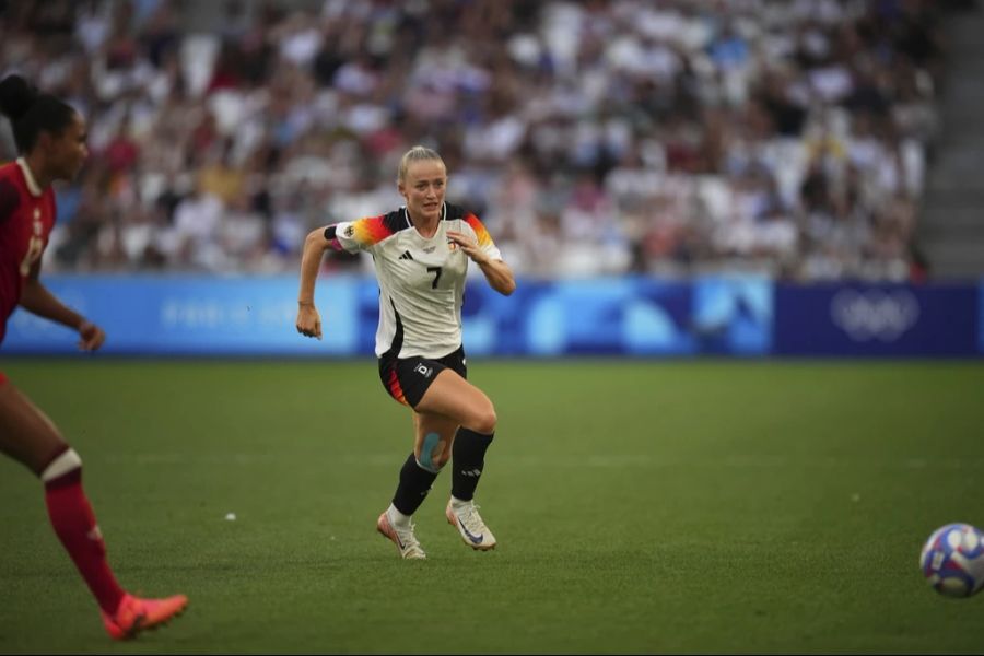 Kurz nach ihrer Gold-Medaille gibt Vadlau die Trennung von ihrer langjährigen Freundin, Fussballerin Lea Schüller bekannt.