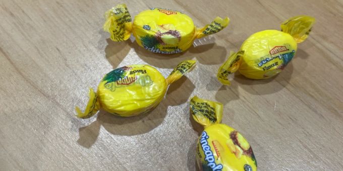 In Hilfspaket - Bedürftige erhalten Drogen-Bonbons – 3 müssen zum Arzt