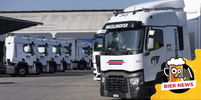 In Österreich haben sich zwei Teenager einen LKW geschnappt und eine unerlaubte Spritztour gemacht (Symbolbild). LKW auf einem Parkplatz