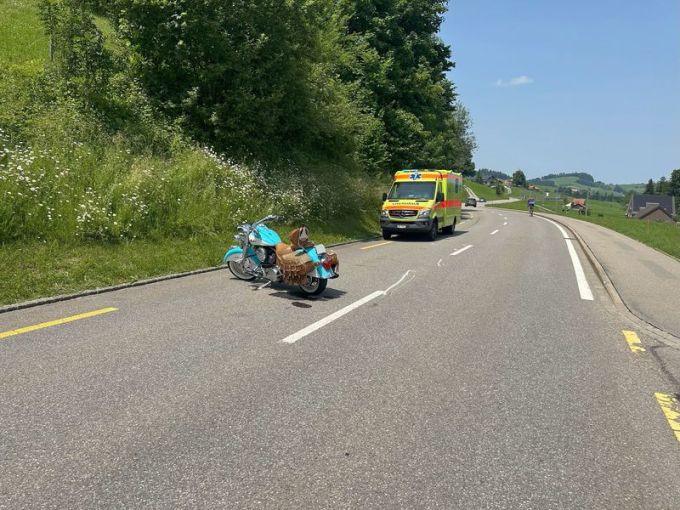 Nach einem Sturz bei Saien wurden ein Motorradfahrer ins Spital gebracht. Spital nach Sturz