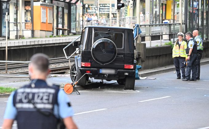 Auch einen Tag nach dem Unfall gibt es noch viele Unklarheiten. Unfall Stuttgart