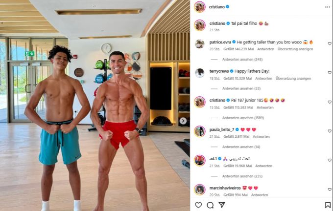 Cristiano Ronaldo posiert mit Sohn Junior. Cristiano Ronaldo