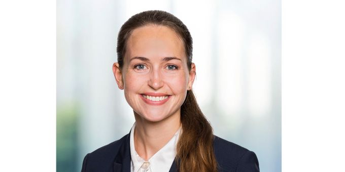 FDP-Kantonsrätin Sarah Arnold, Adligenswil, Porträtfoto Frau langhaarig Gesicht
