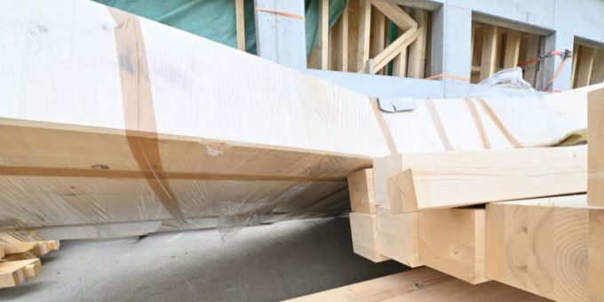 In Hundwil wurde ein Mann bei einem Arbeitsunfall durch ein Holzelement schwer verletzt. Arbeitsunfall