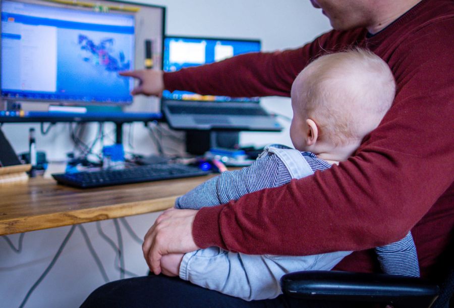 Vater Homeoffice Sohn Kind