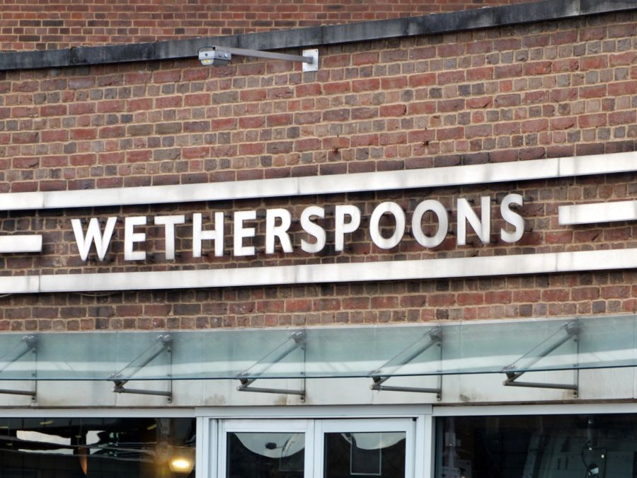 Wetherspoons Schriftzug