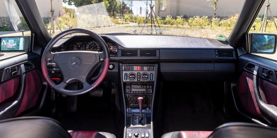 Mercedes-Benz W124 Cockpit