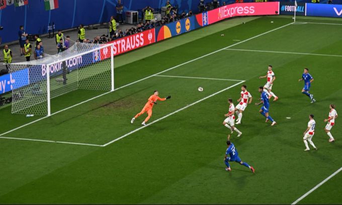 Mattia Zaccagni schiesst Italien in letzter Sekunde in den Achtelfinal der EM 2024. EM 2024