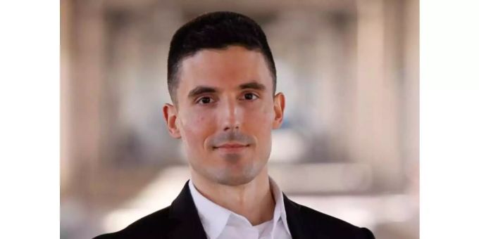 Marko Kovic, Soziologe und Experte für Verschwörungstheorien, äussert sich zum Ukraine-Krieg. street parade